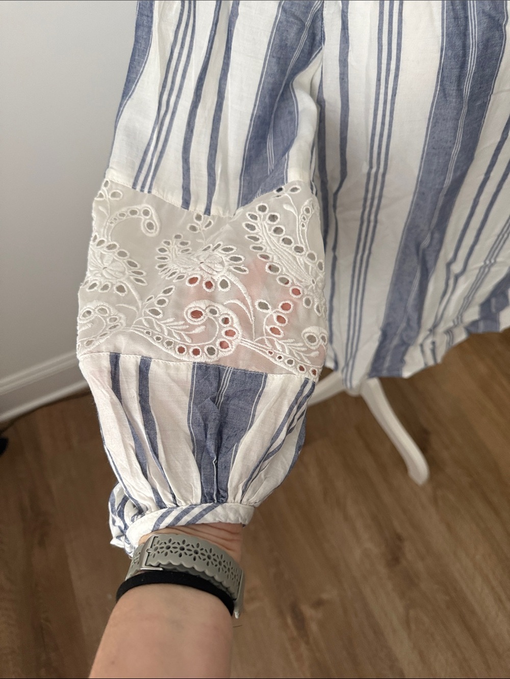 Francesca’s Blue Rain Striped Blue and White Lace Sleeve Women’s Top, Size Small - Picture 3 of 7